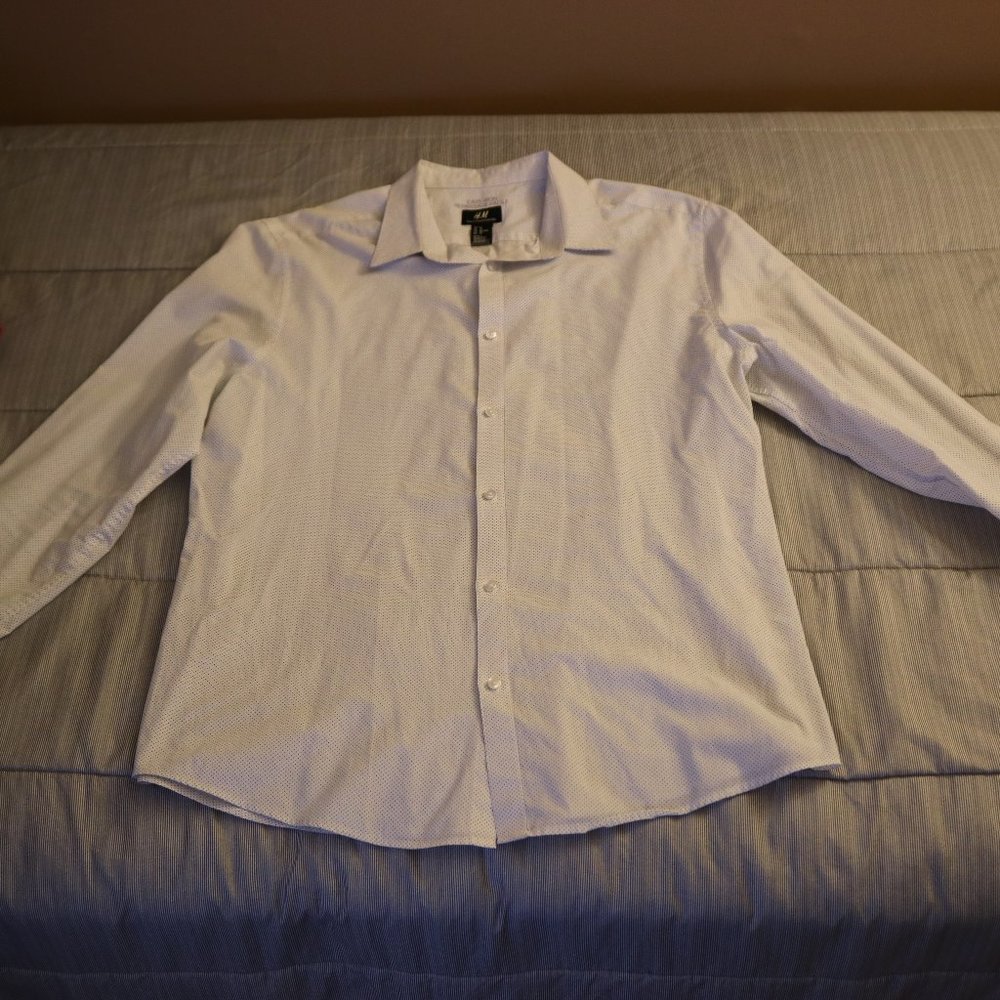 H&M Men's Point Collar Dress Shirt